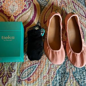 Size 9 Cotton Candy Tieks.  Gently worn less than 5 times.